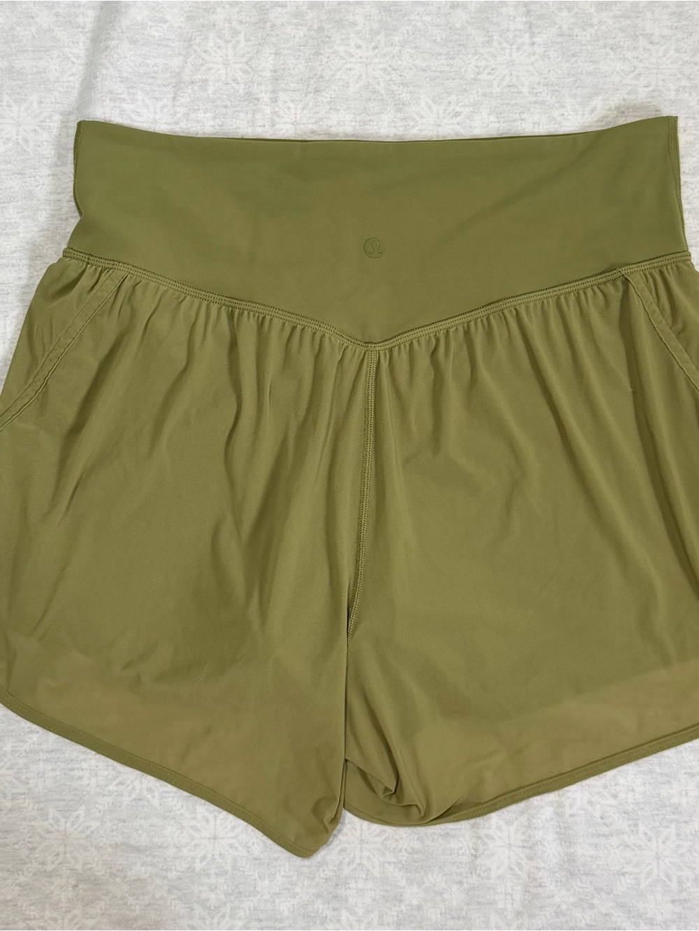 Lululemon Nulu and Mesh High-Rise Yoga Short 3.5" - Bronze Green - Sz 10 2 in 1